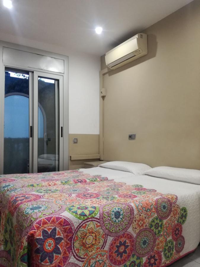 Basic Twin Room with Private Bathroom