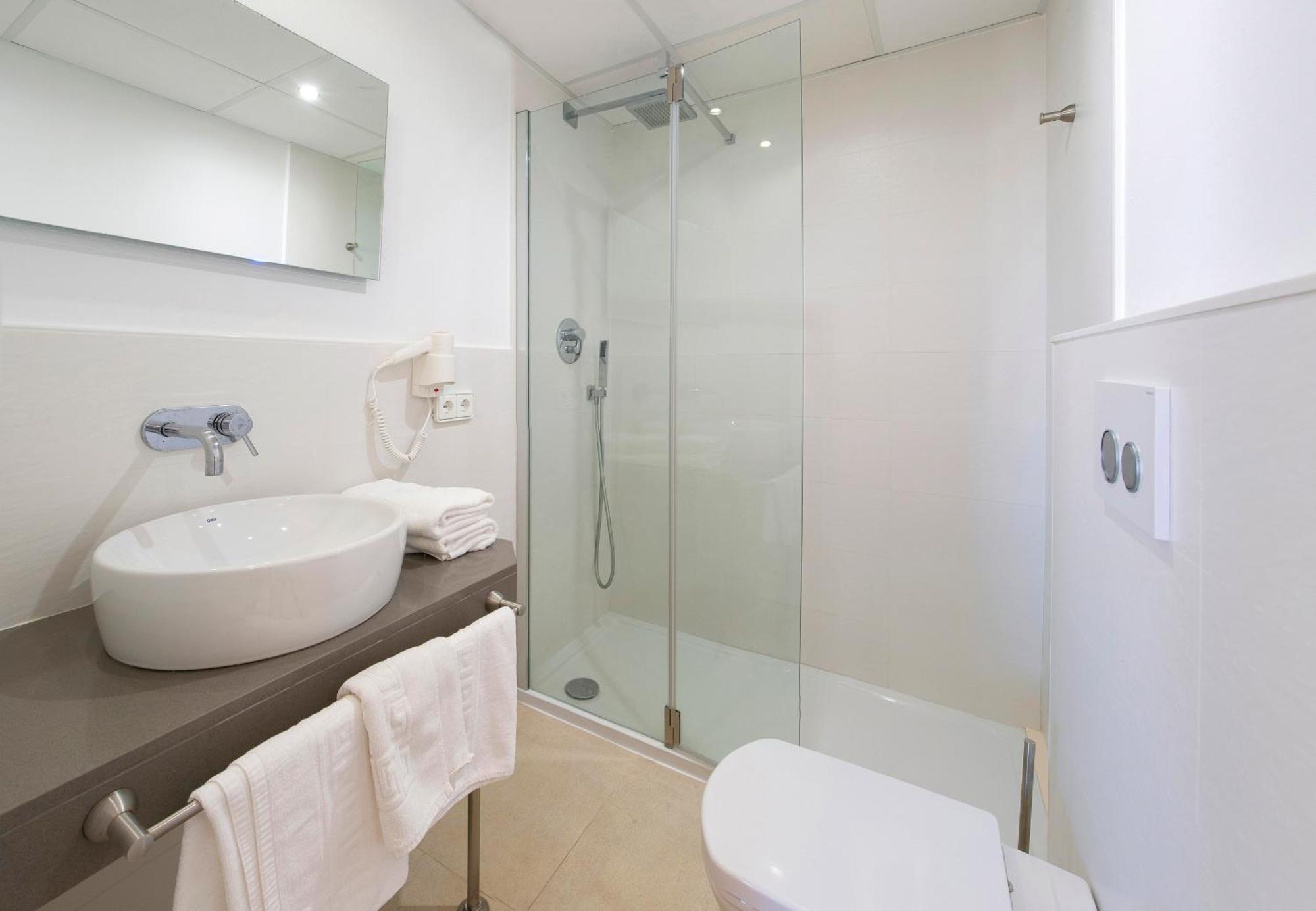 Studio with Balcony or Terrace,813377910:JPEG