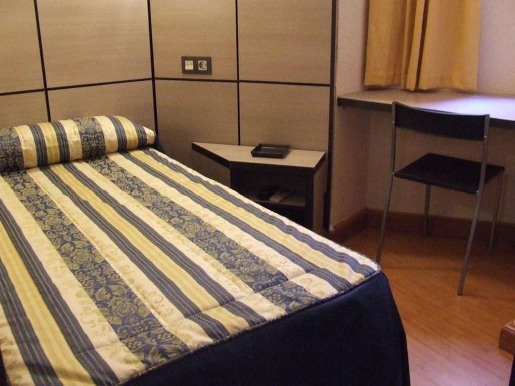 Single Room,710154040:JPEG