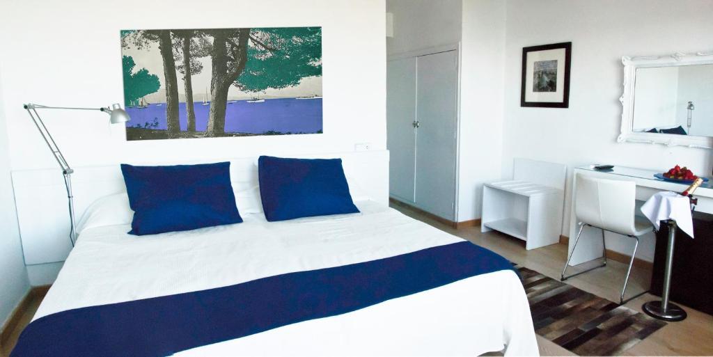 Zweibettzimmer mit Meerblick und Balkon