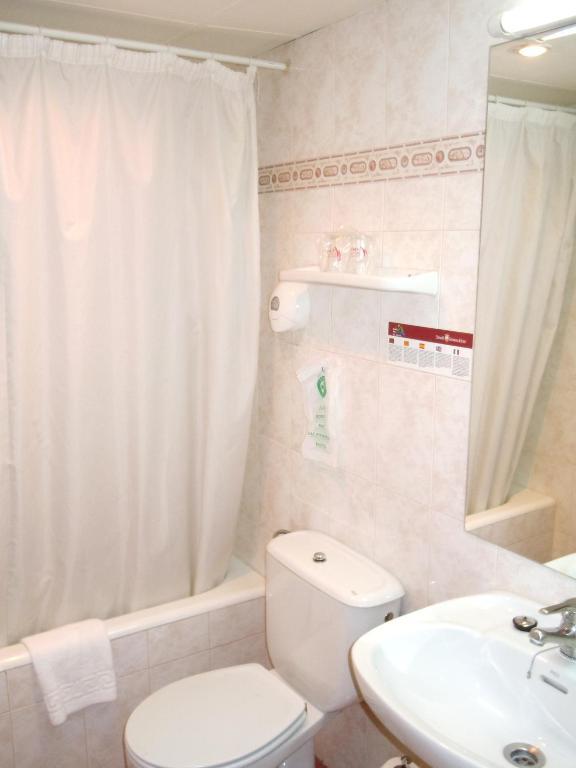 Double Room with Extra Bed (2 Adults + 1 Child)