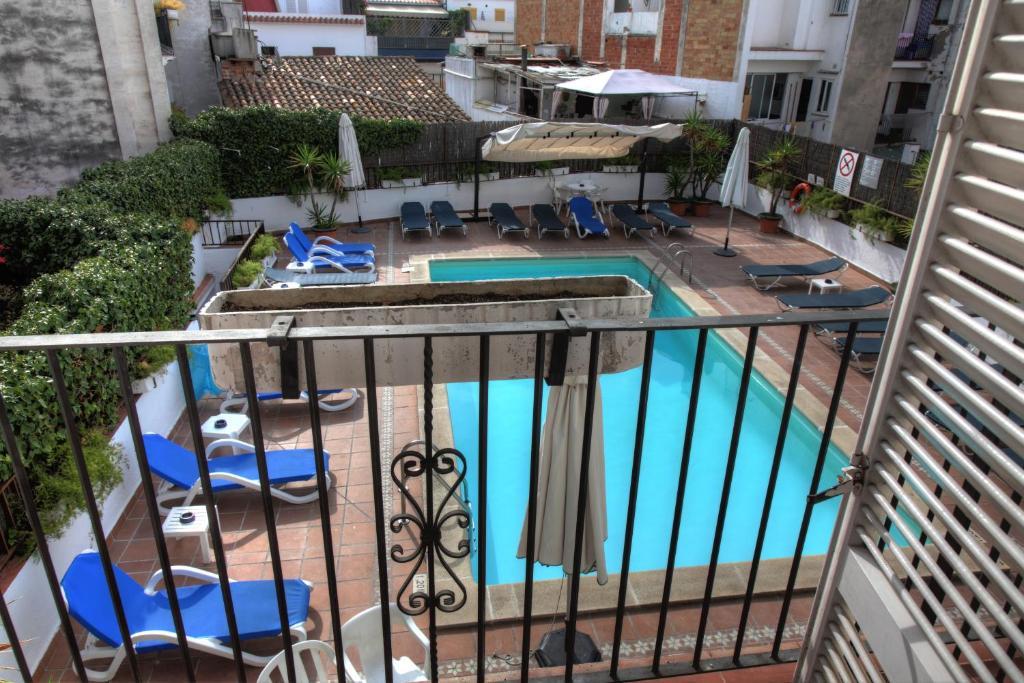 Camera Matrimoniale/Doppia con Letti Singoli con Vista Piscina