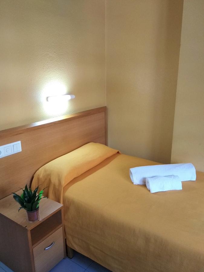Single Room,664826223:JPEG