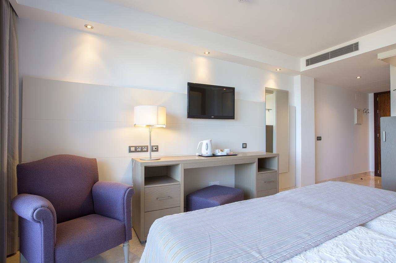 Tweepersoonskamer met 1 of 2 Bedden en een Extra Bed (3 Volwassenen)