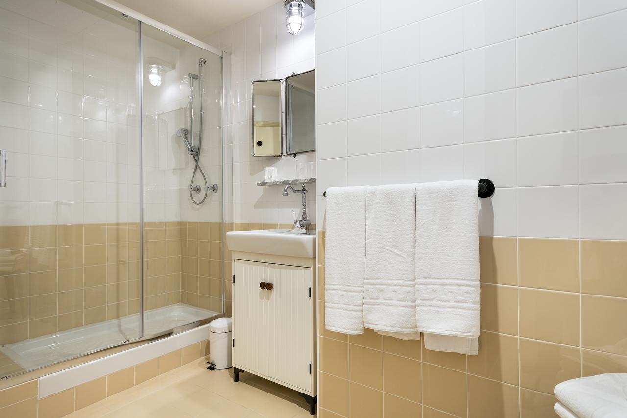 Single Room,633151278:JPEG