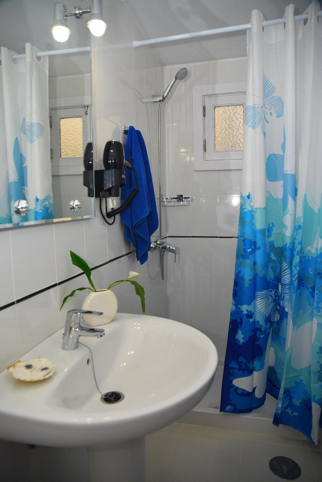 Chambre Double ou Lits Jumeaux avec Salle de Bains Privative