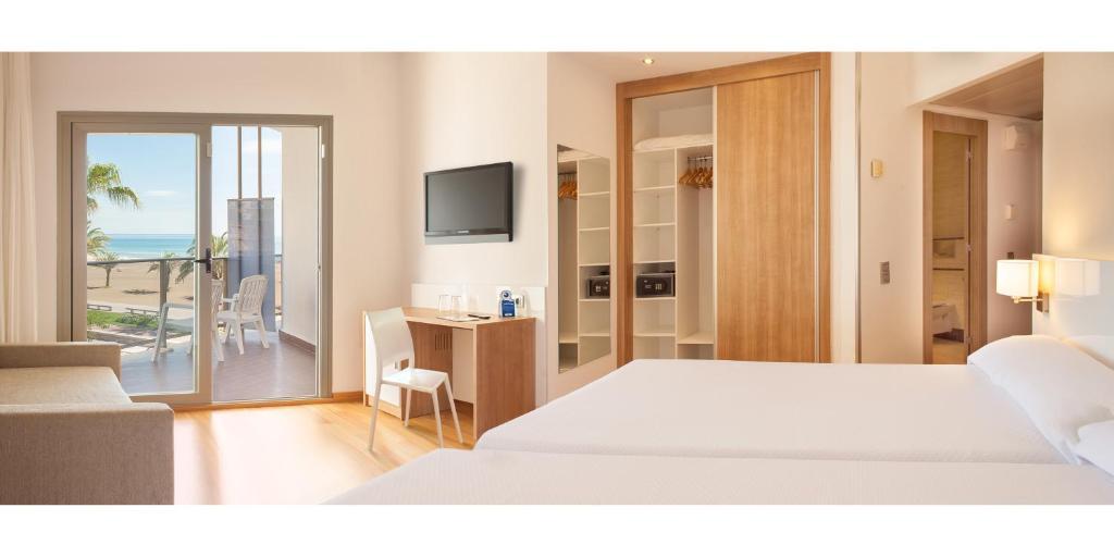 Twin Room with Partial Sea View and Terrace (2 Adults +1 Child)