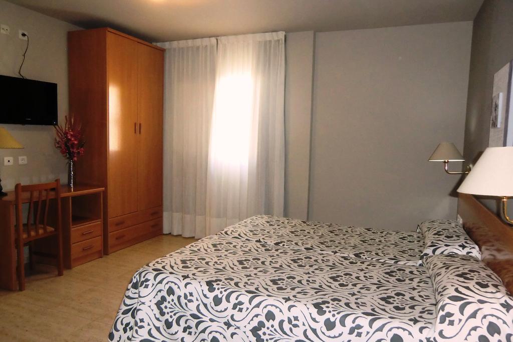 Quarto com Cama de Casal ou 2 de Solteiro
