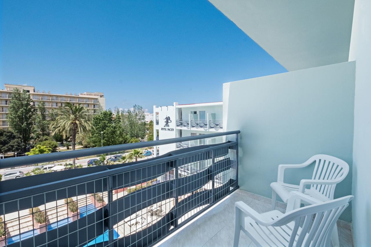 Quarto Duplo com Vista Piscina