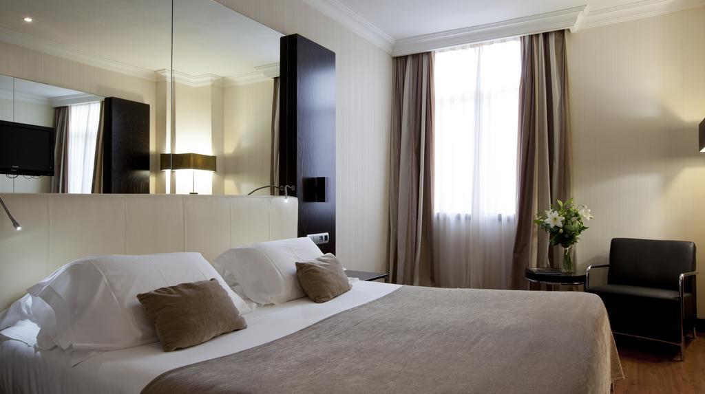 Quarto com Cama de Casal ou 2 de Solteiro
