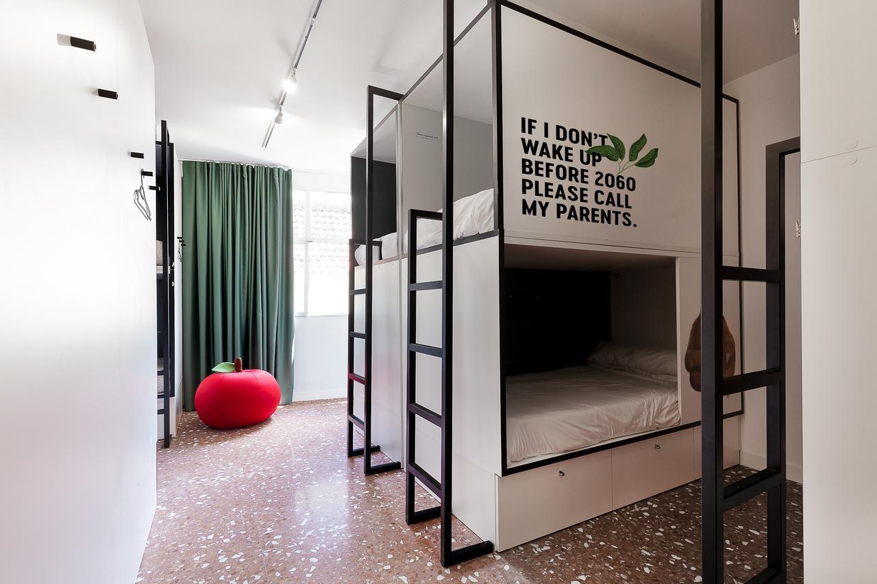 Lit dans un Dortoir Mixte de 12 Lits avec Salle de Bains Commune