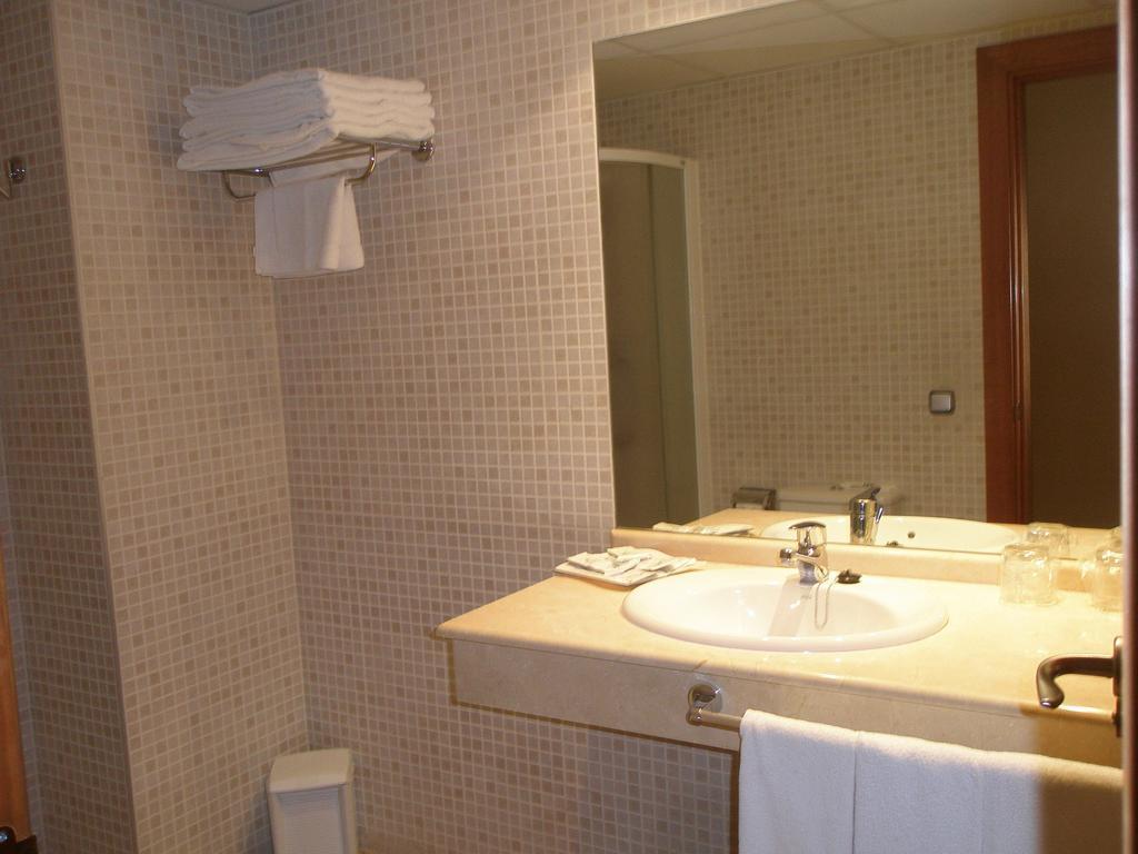 Queen Room,944571223:JPEG