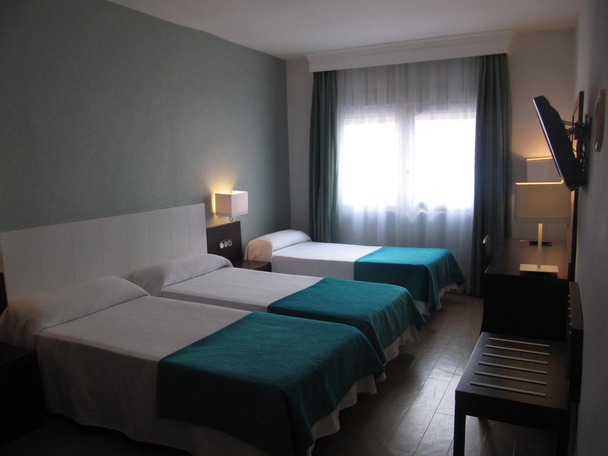 Camera Matrimoniale con Letto Supplementare (2 Adulti + 1 Bambino)