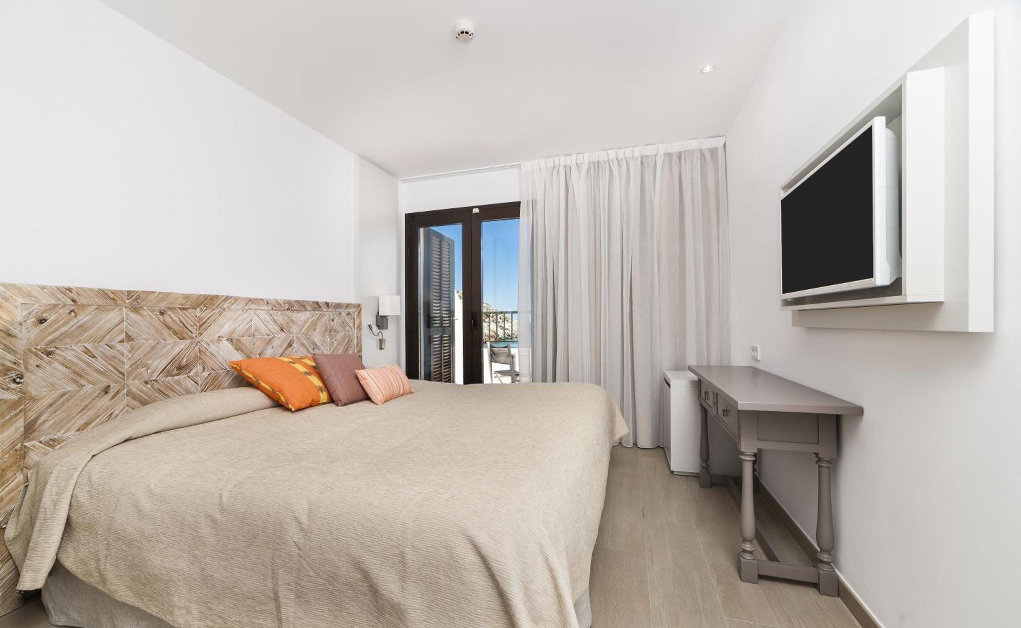 Double or Twin Room with Sea View