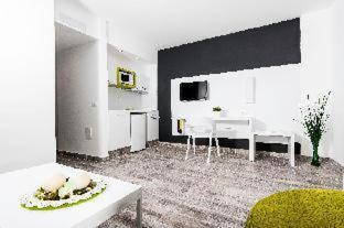 One-Bedroom Apartment (4 Adults),799508787:JPEG