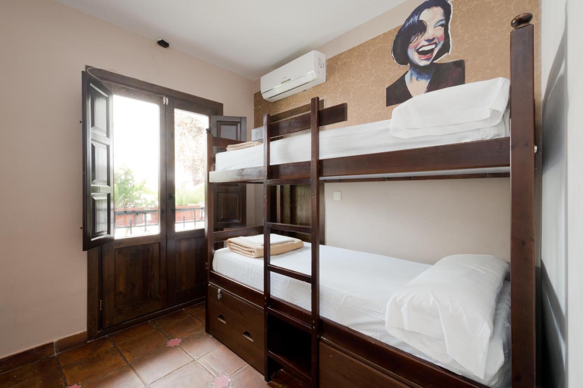Posto Letto in Dormitorio Misto con 4 Letti