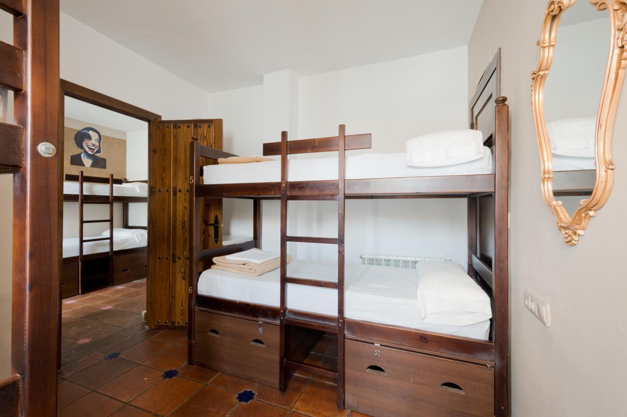 Bed 6-Bed Mixed Dormitory Room,708350542:JPEG