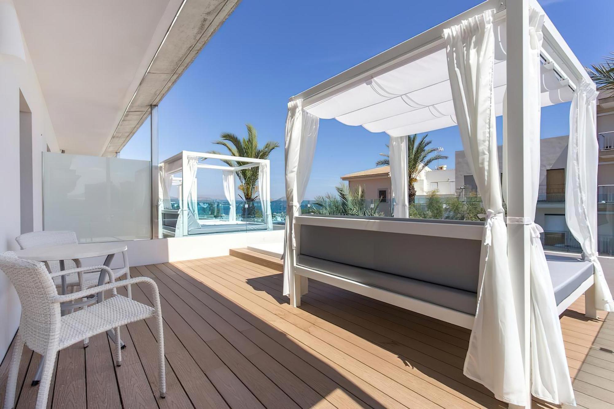 Deluxe Double Room with Hot Tub and Sea View