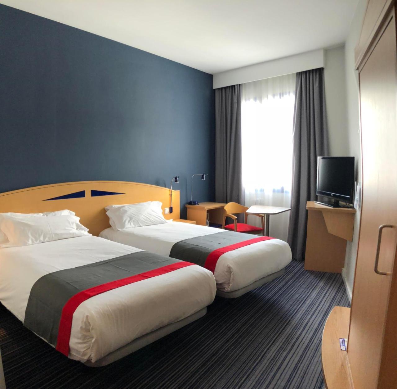 Standard Twin Room - Free Breakfast