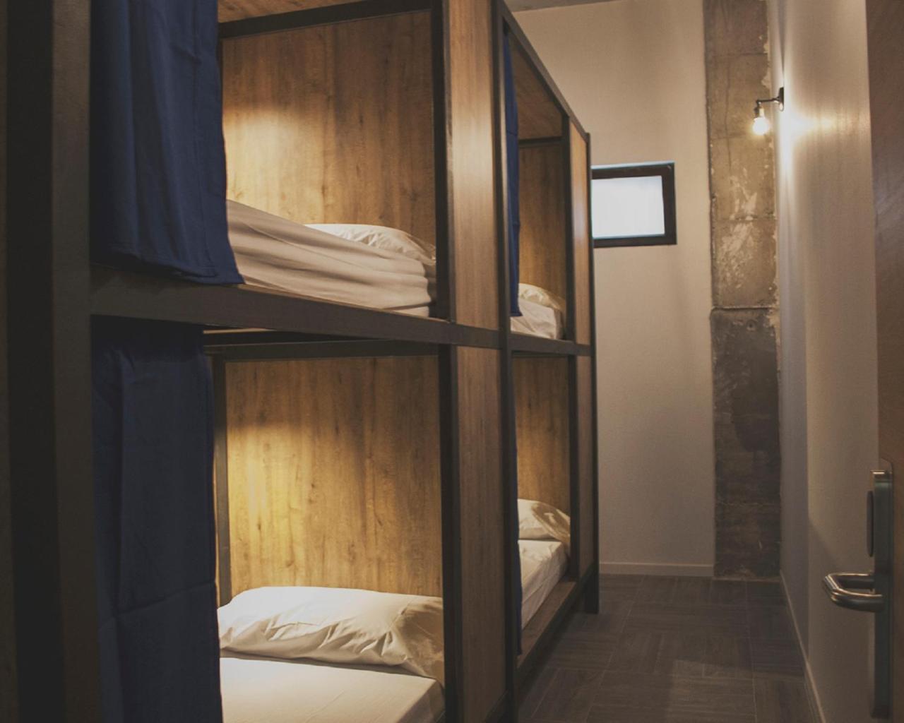 Posto Letto in Dormitorio Misto con 4 Letti