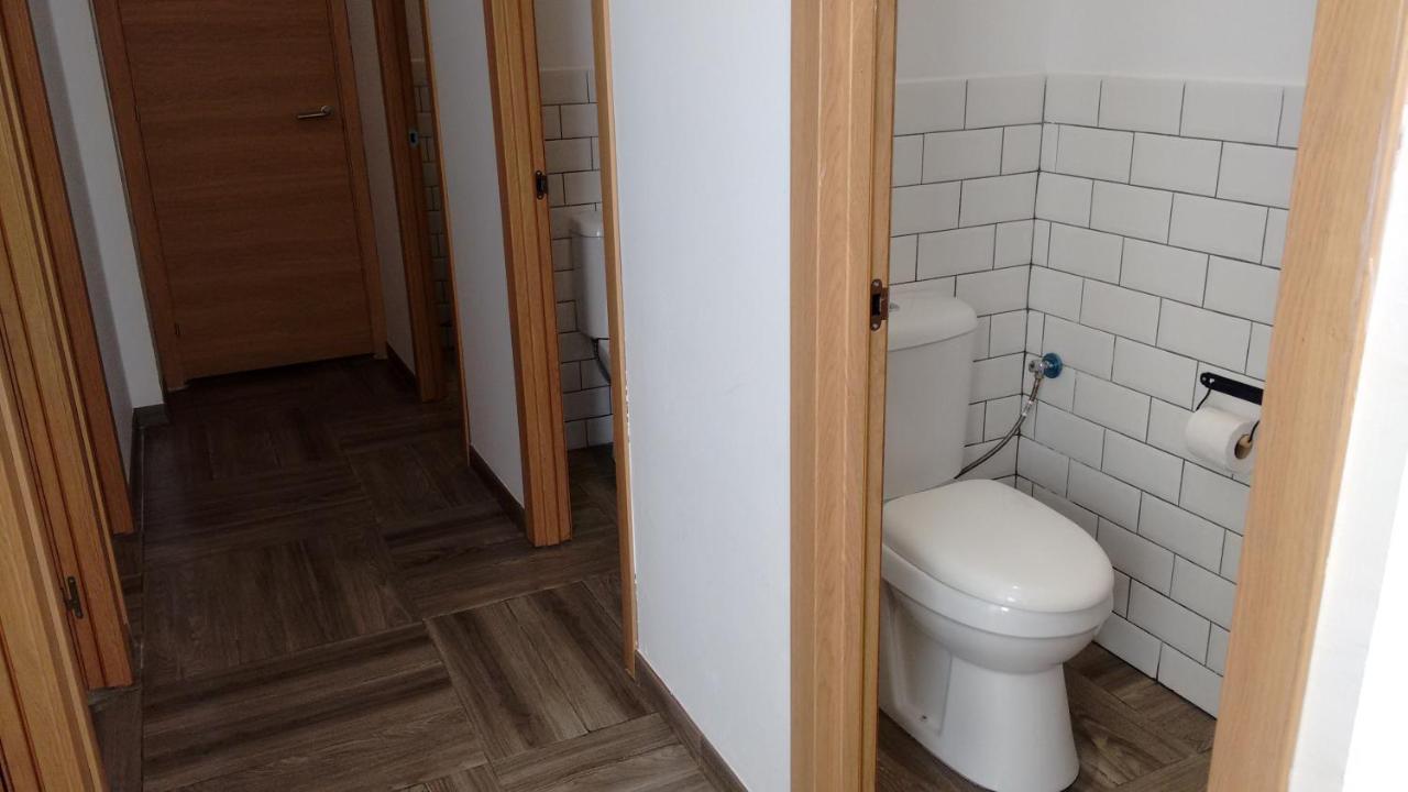 Camera Standard Doppia con Letti Singoli con Bagno in Comune