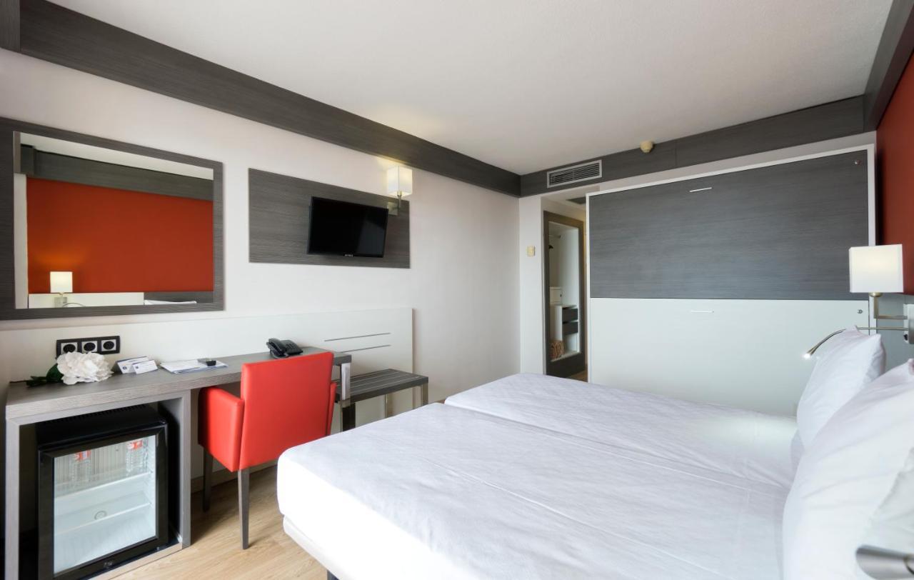 Family Room with Balcony (2 Adults + 2 Children),1207850857:JPEG