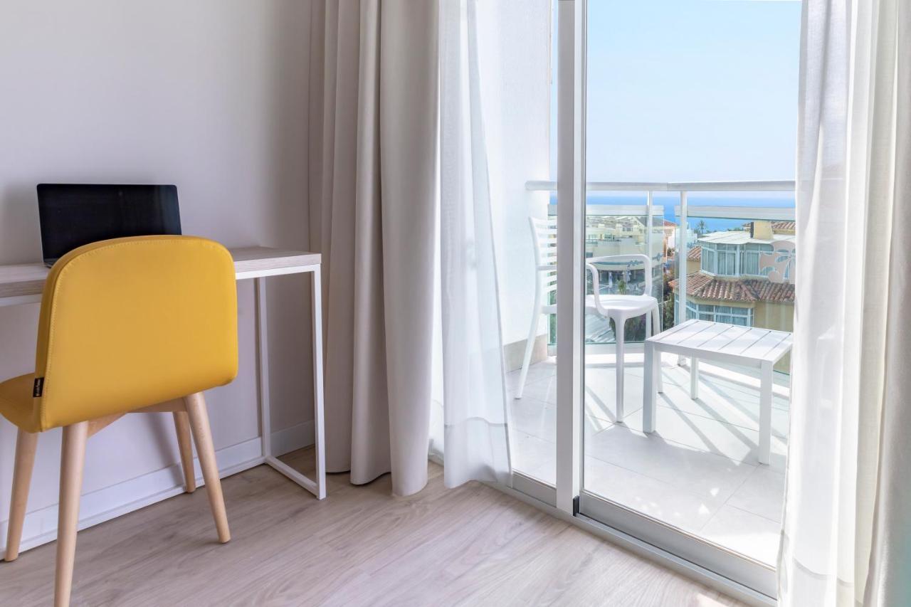 Doppelzimmer mit seitlichem Meerblick