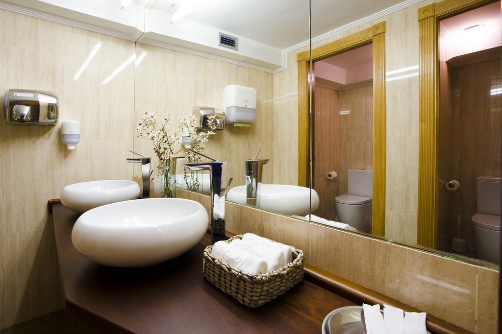 Double or Twin Room with City View