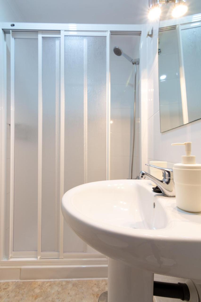 Double Room 10 m2 with Private Bathroom