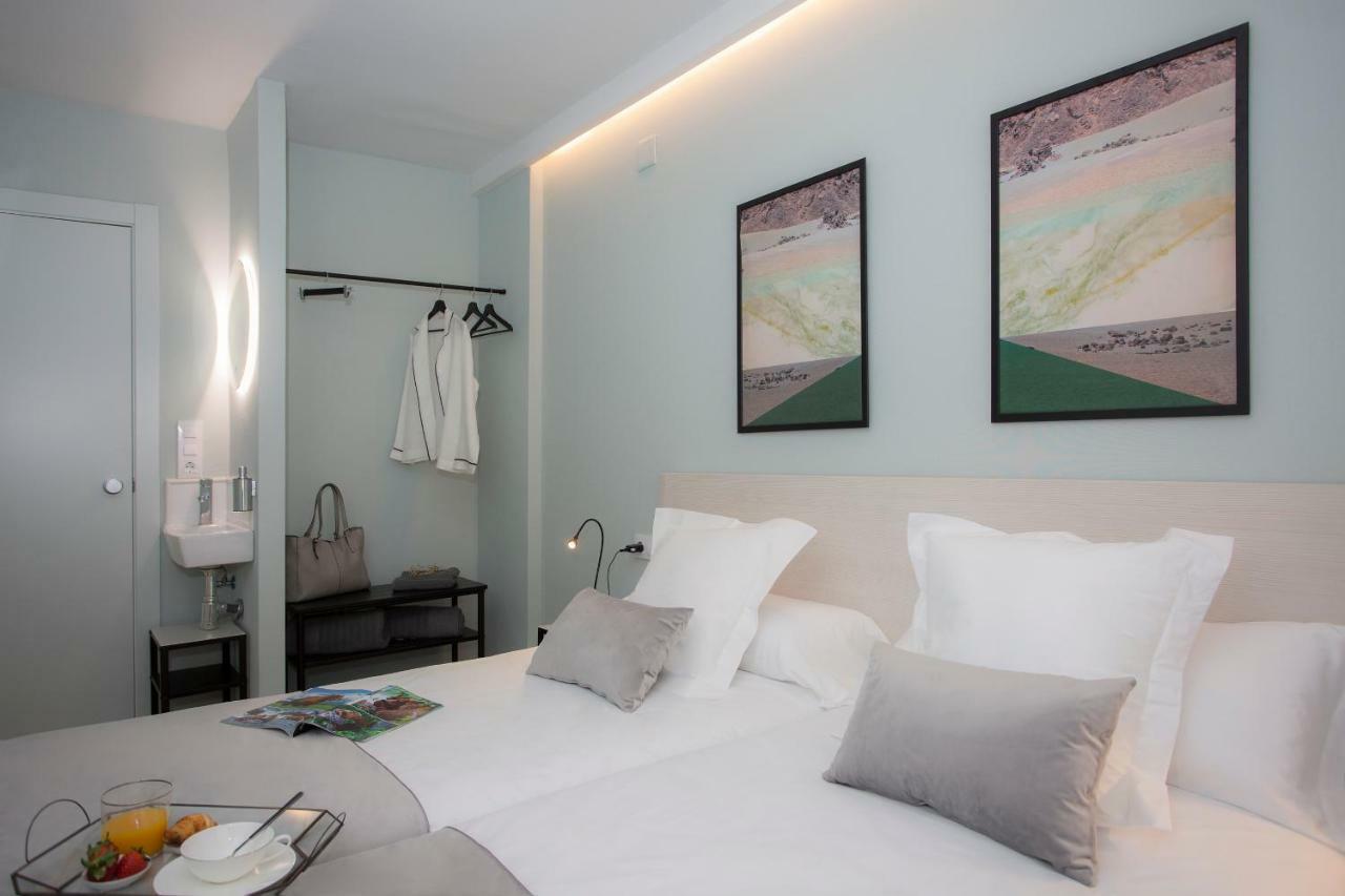 Zweibettzimmer mit eigenem Bad außerhalb des Zimmers