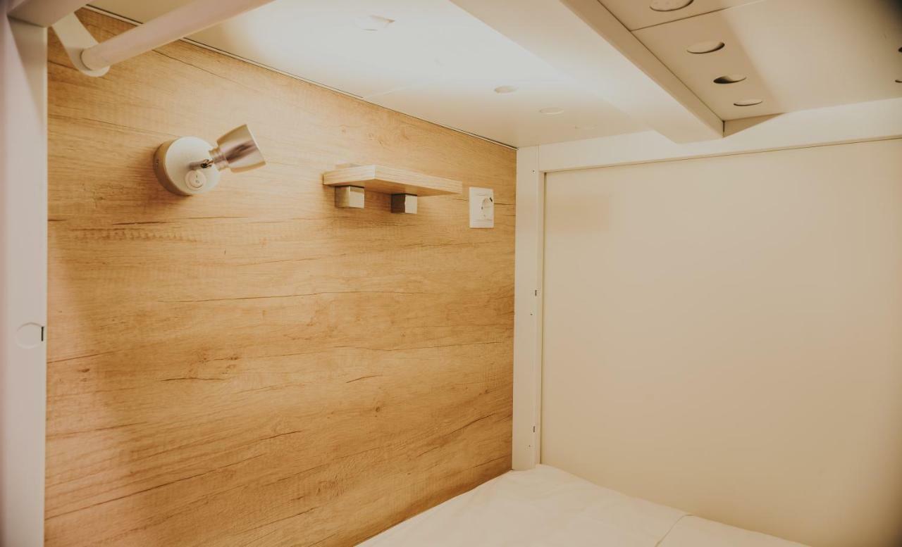 Chambre Familiale avec Salle de Bains (8 Adultes)