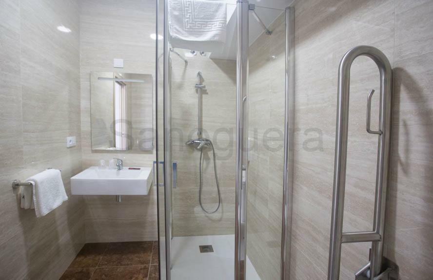 Queen Room - Disability Access,816038033:JPEG