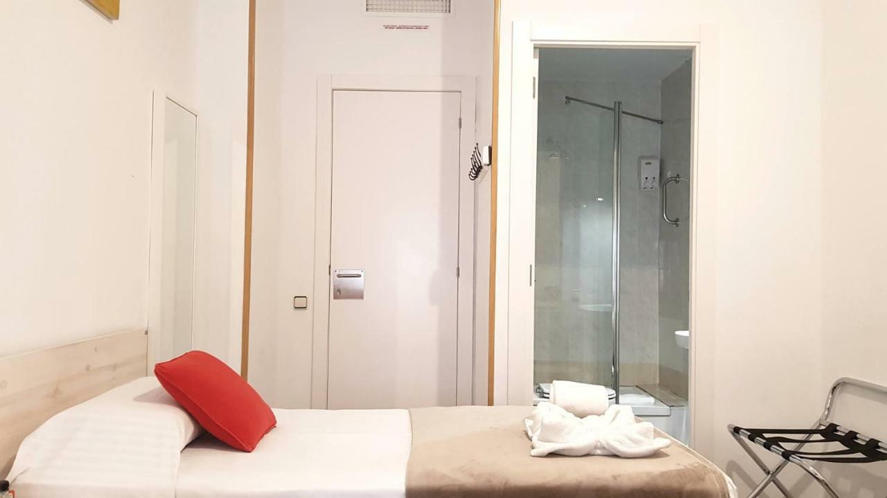 Twin Room Private Bathroom,817894967:JPEG
