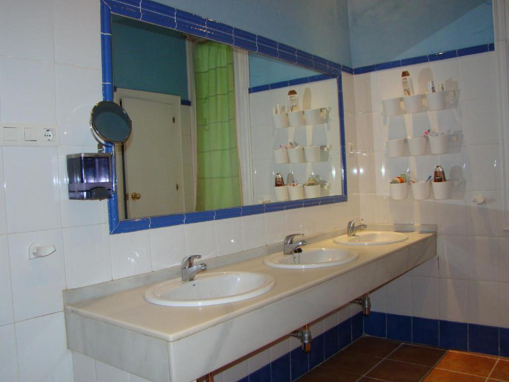 Dreibettzimmer mit Gemeinschaftsbad