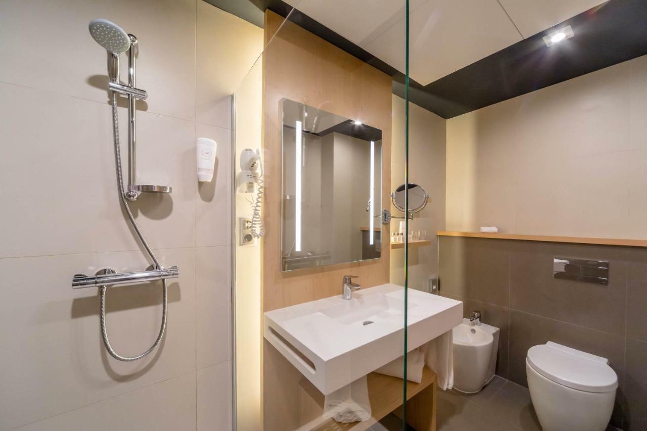 Chambre Triple Supérieure (2 Adultes + 1 Enfant)