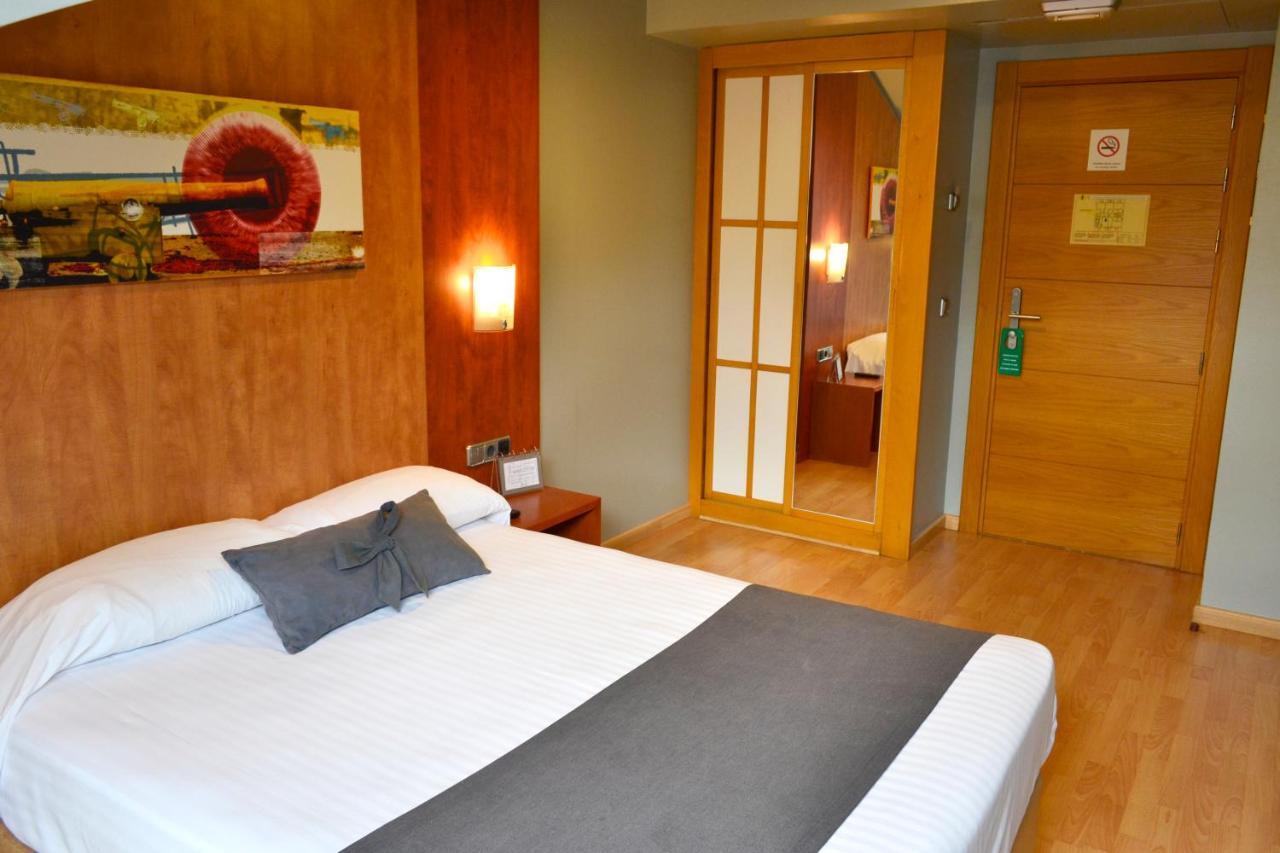Double Room with Spa Bath,934272304:JPEG
