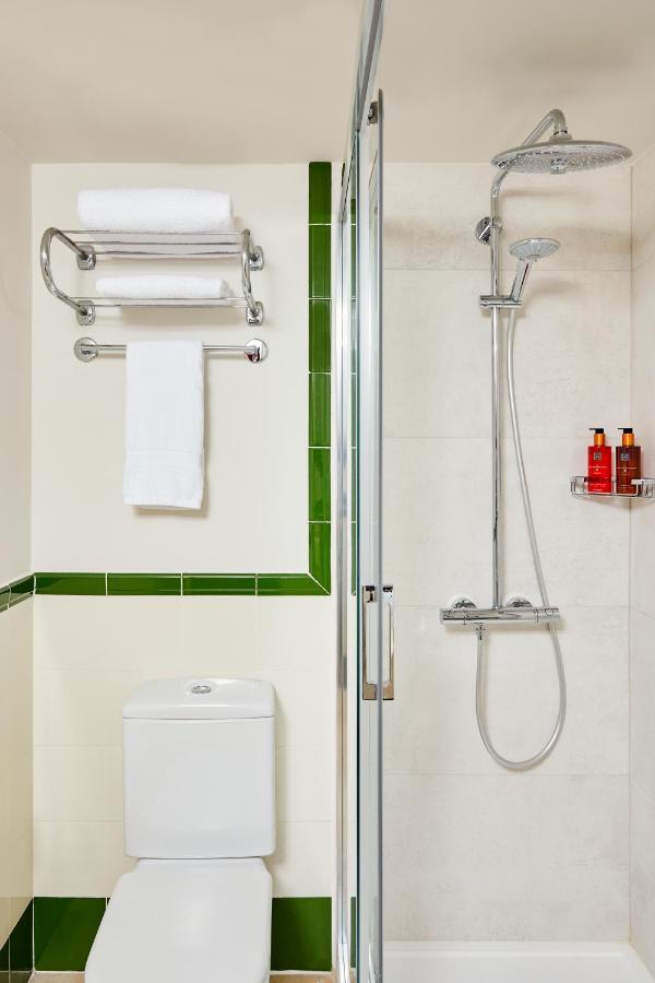 Kamer met Kingsize Bed - Toegankelijk voor Gasten met een Lichamelijke Beperking / Rolstoeltoegankelijke Douche - Rookvrij