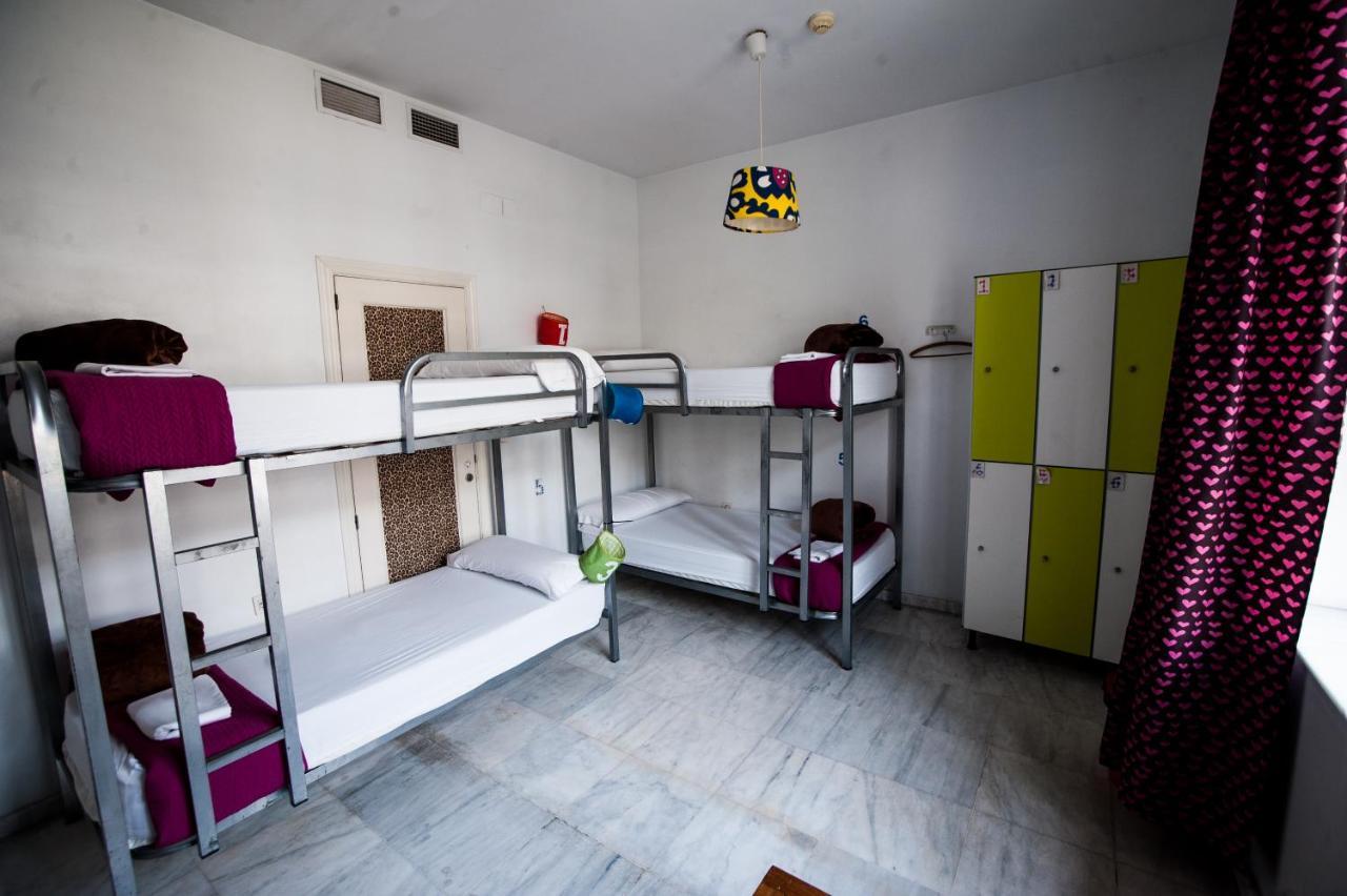 Bed in een Gemengde Slaapzaal met 6 Bedden