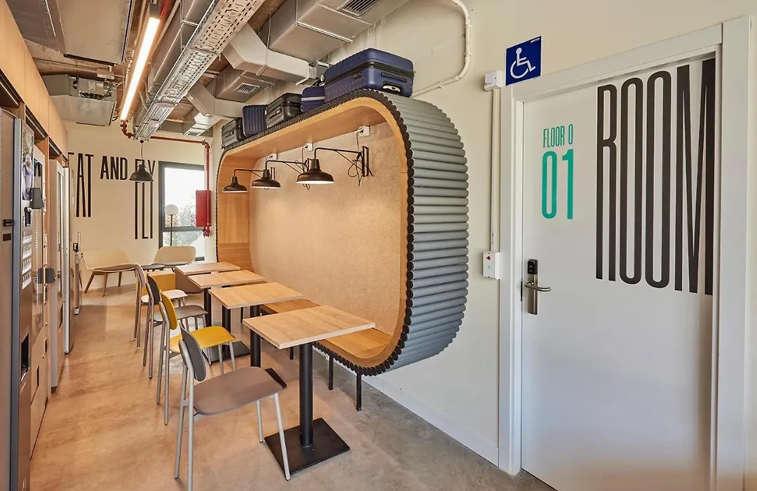 Hostelfly Madrid Airport-1