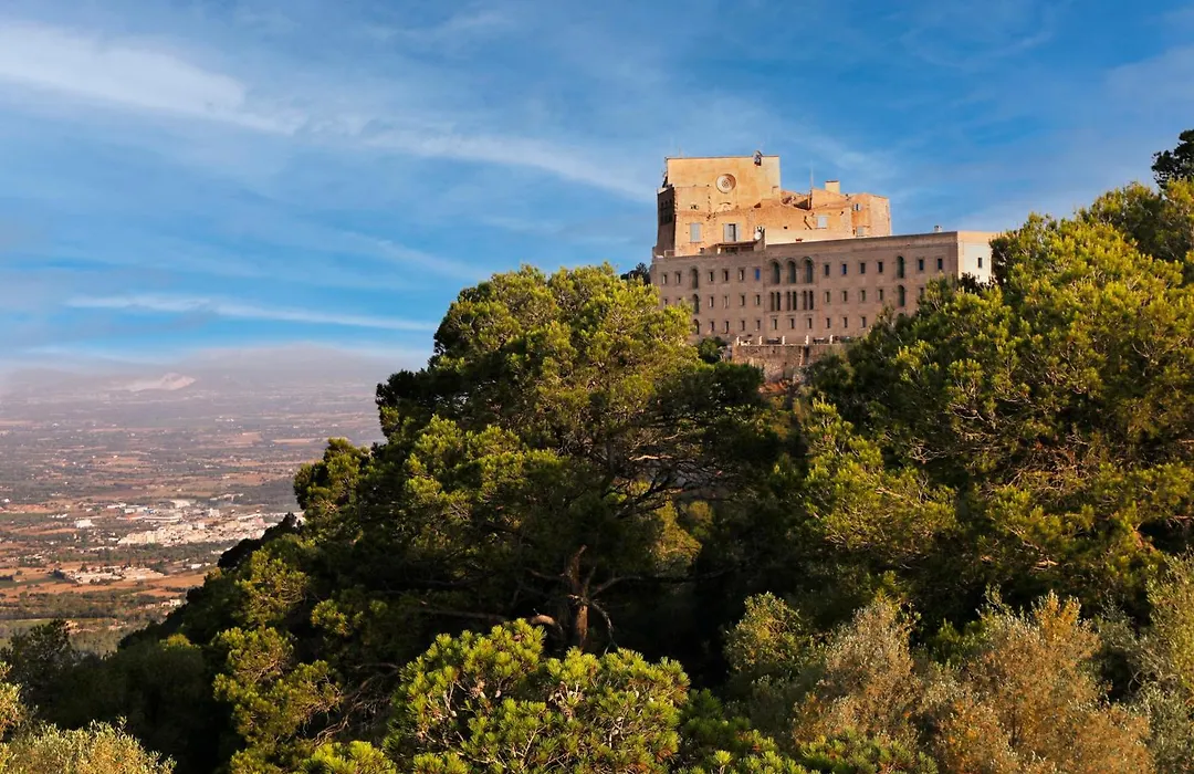Petit Hotel Hostatgeria Sant Salvador-1
