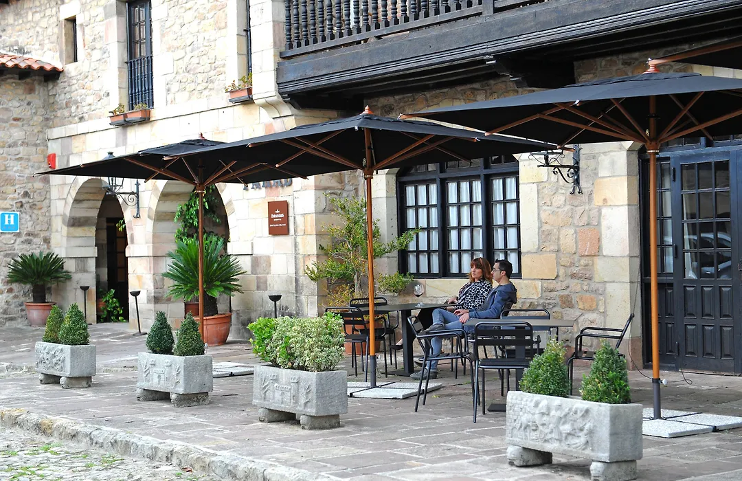 Parador De Santillana Altamira-1