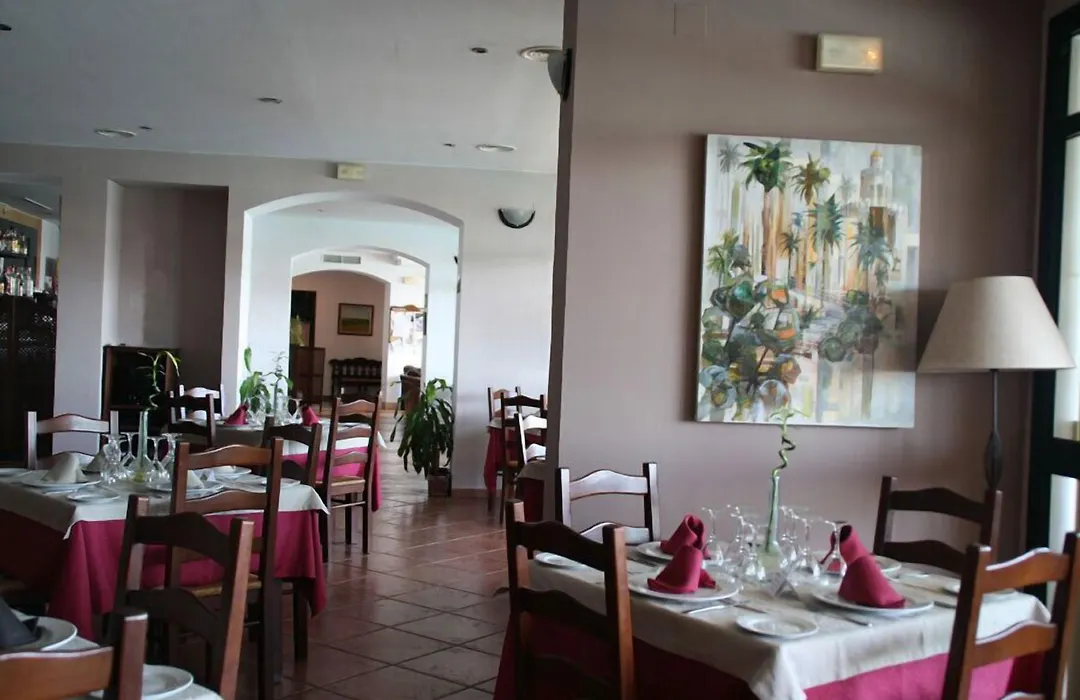 Hotel Tugasa Arco De La Villa-1