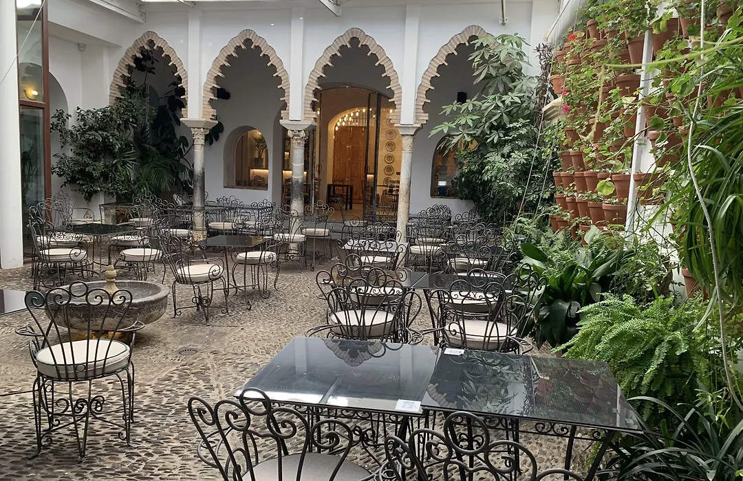 Hotel La Chiquita-1