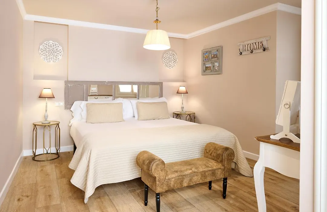 Apartamentos Luna Suites Palacio Almagra-1