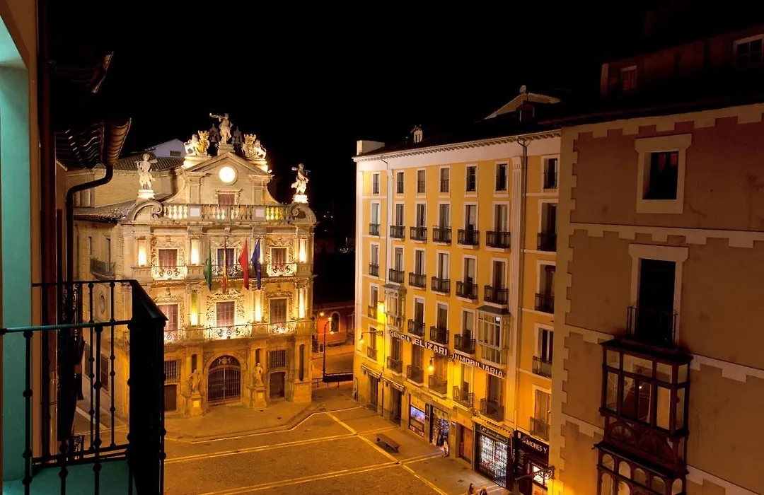 Hotel Pompaelo Plaza Del Ayuntamiento & Spa-1
