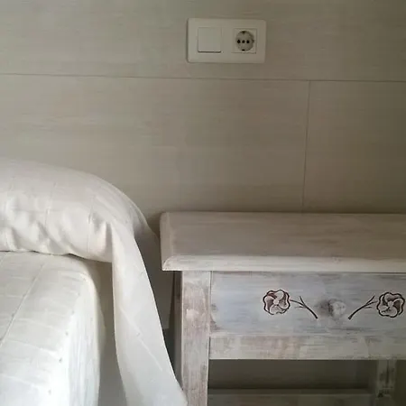 Hostal Paris Ciutadella-3