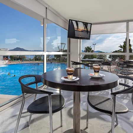 Hotel Izan Cavanna-3