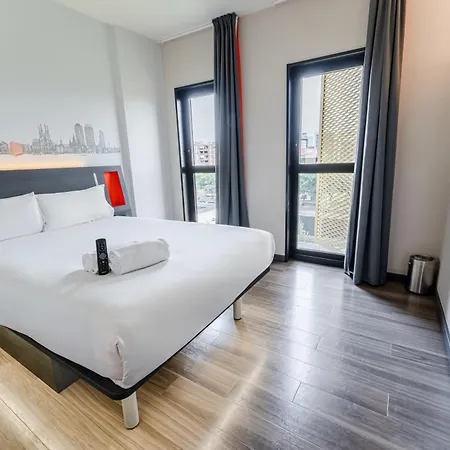 Easyhotel Barcelona Fira-2