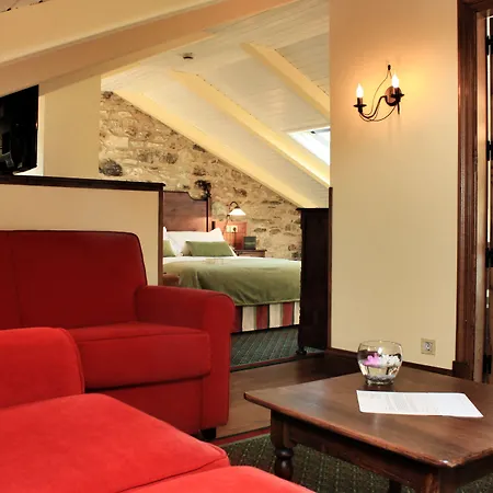 Hotel Virxe Da Cerca By Pousadas De Compostela-2