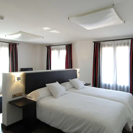 Hotel Cienbalcones-3